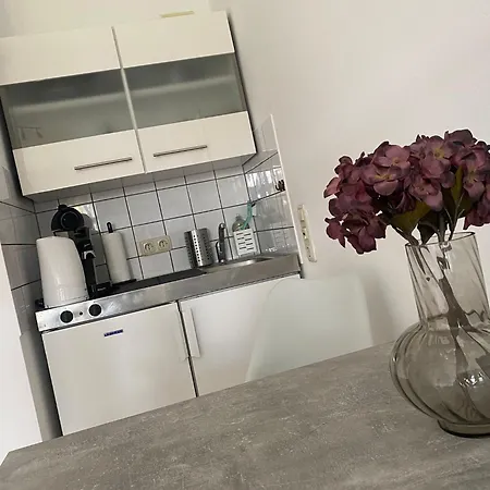 Charmante 1 Zimmerwohnung Mit Stellplatz *